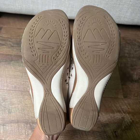 𝅺Solanz Vespa clogs cream lazer cut size 7.5 shoes ankle strap - Picture 9 of 14